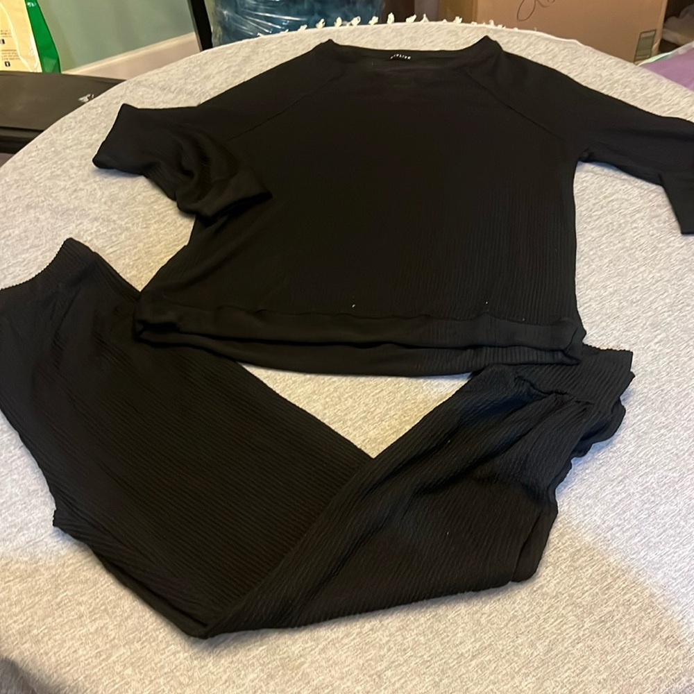 Black 3/4 Sleeve Sweatshirt with Crew Neck